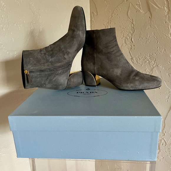 Prada, grey suede ankle boots, 2" heels, square toes, concealed zipper, sz 38.5, - Picture 3 of 13